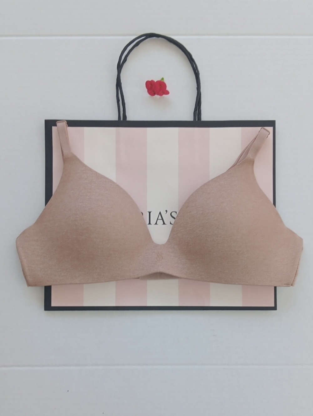 Victoria's Secret Light Nude Wireless T-Shirt Bra No Wire Size32A